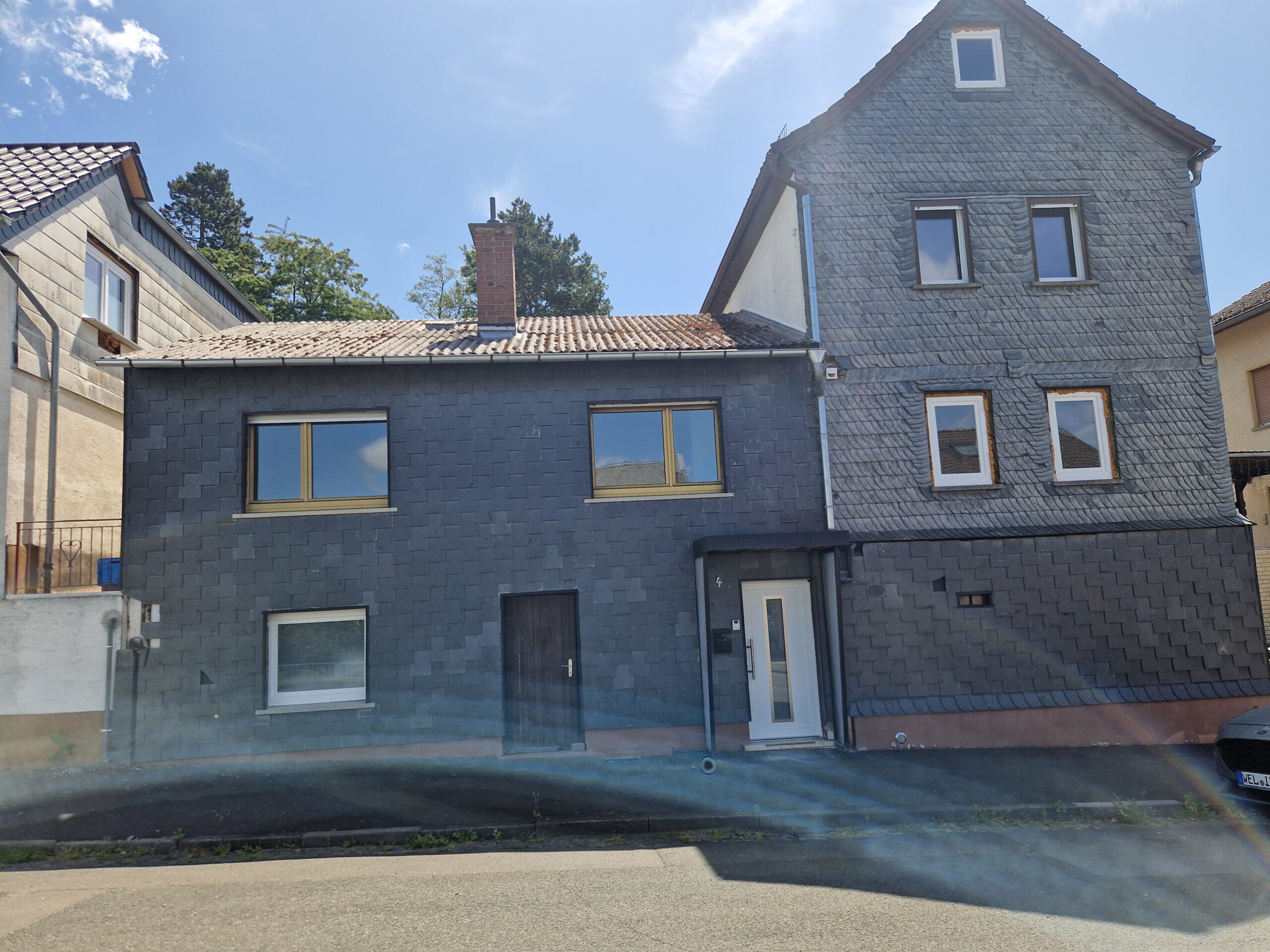 Weilburg-Hirschhausen,1 Familienhaus mit Terrasse und großer Garage