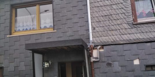 Weilburg-Hirschhausen,1 Familienhaus mit Terrasse und großer Garage für handwerkliche Liebhaber